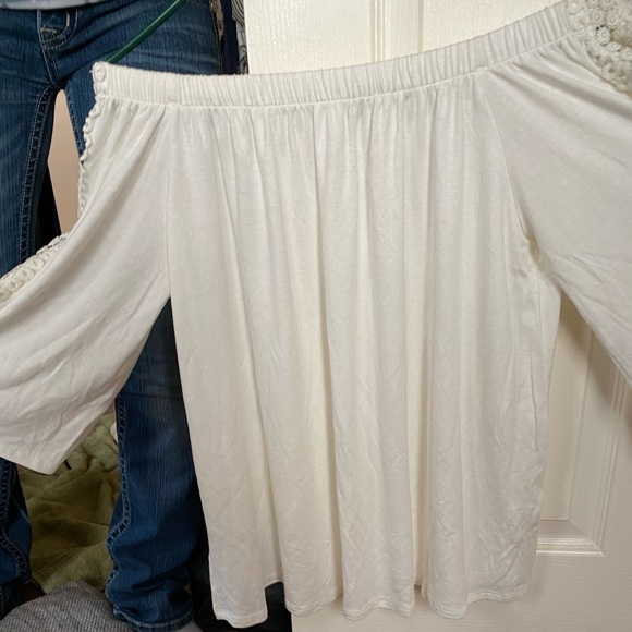 EE:Some Off the Shoulder Long Sleeve Blouse - Picture 2 of 5